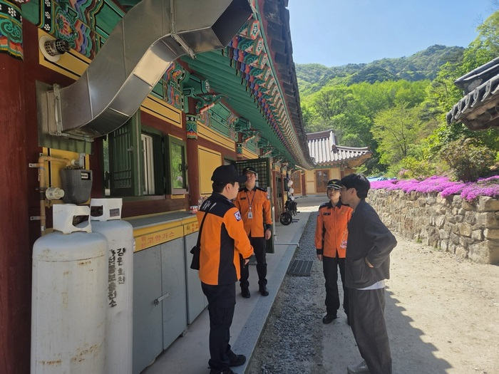 4.24 전통사찰 화재예방 현장 지도방문.jpg