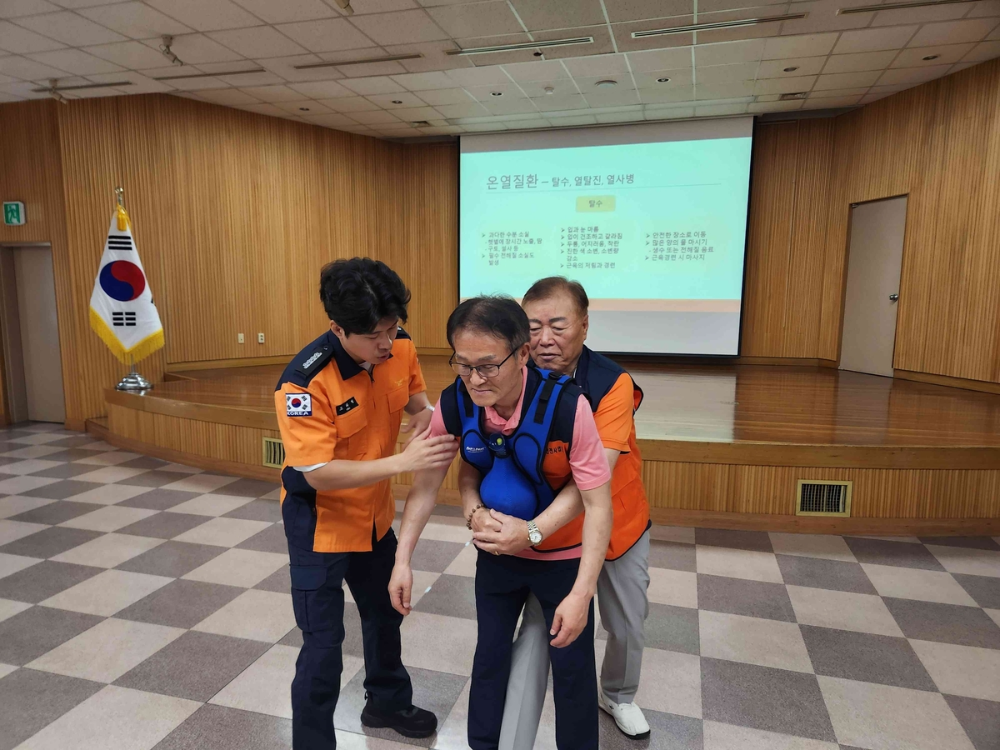 6.5 은빛손길 시니어 직무교육.jpg