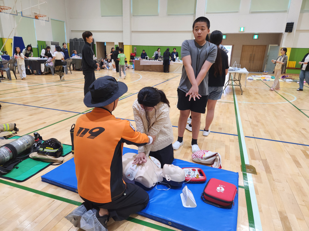철원초등학교 직업체험.jpg