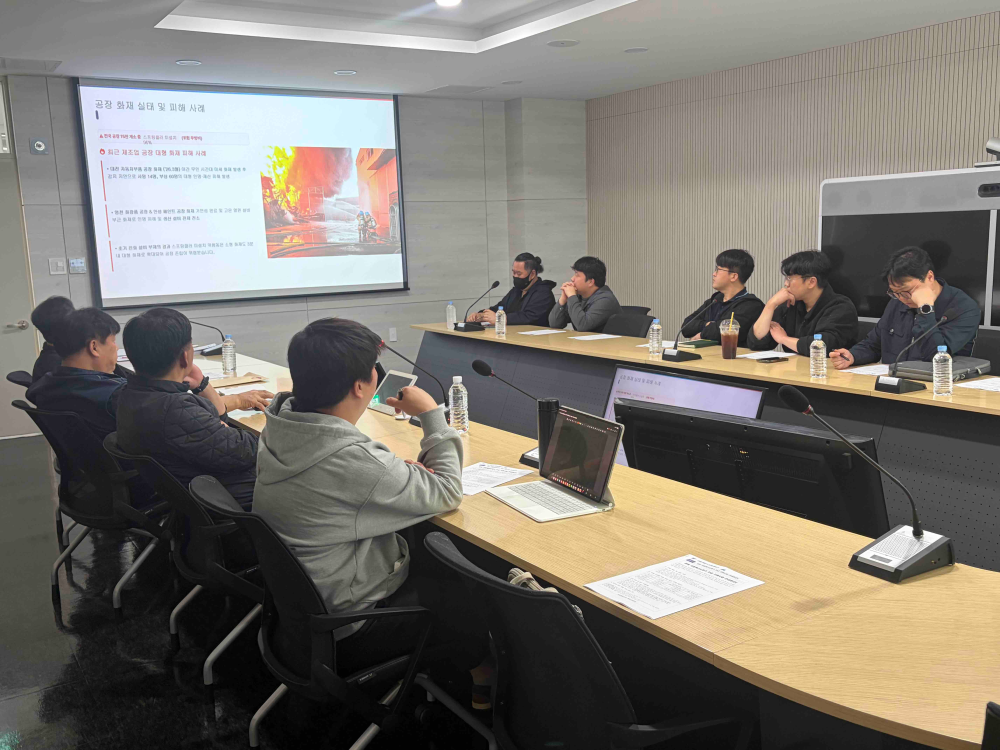 26.10.21. 홍천소방서, 스프링클러 미설치 공장 대상 자동확산소화기 보급사업 설명회 개최 (2).jpg