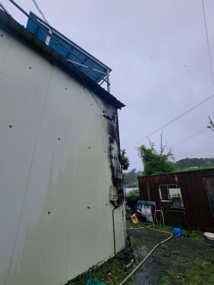 1040)원주 소초면 창고 화재.jpg