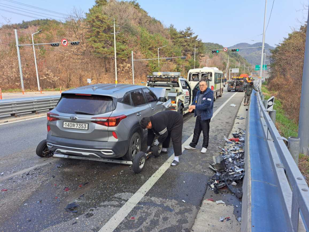 1056 홍천 차량 충돌사고.jpg
