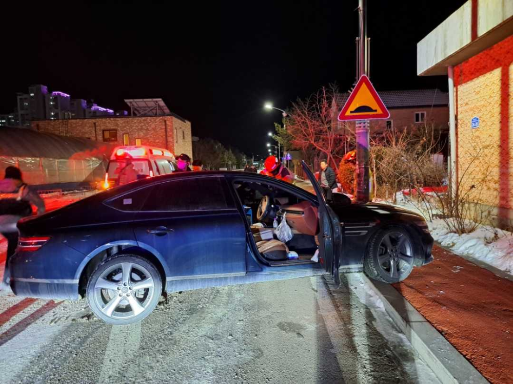 2117 양구군 양구읍 서희스타힐스 인근도로 차량 단독사고-1.jpg