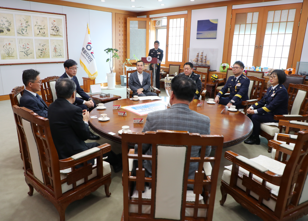 20260323 화목보일러 주택 화재안전시설 물품 전달식(김진태도지사-통상상담실) (1).jpg