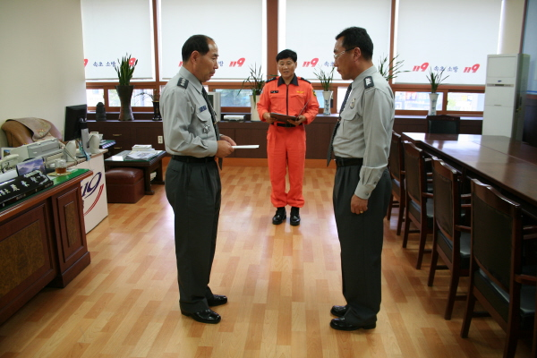 변환_헌혈증 및 성금 전달1.JPG