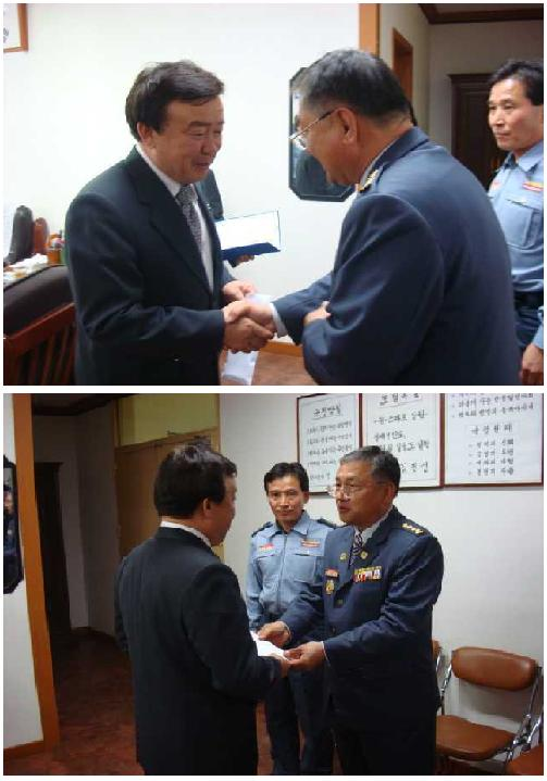 장학금 전달.jpg