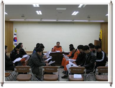 투척용소화기 교육사진.jpg