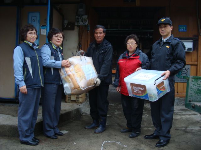 구호품전달사진1.JPG