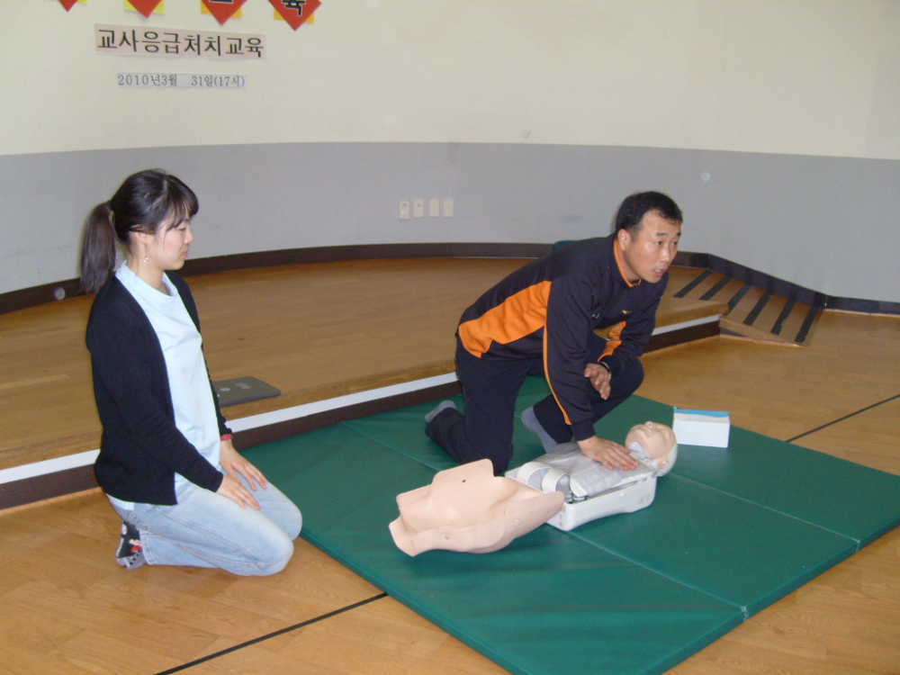 심폐소생술시범.JPG