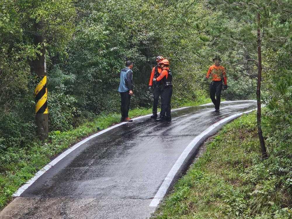 0725 정선 화암면 차량고립 소방활동 사진.jpg